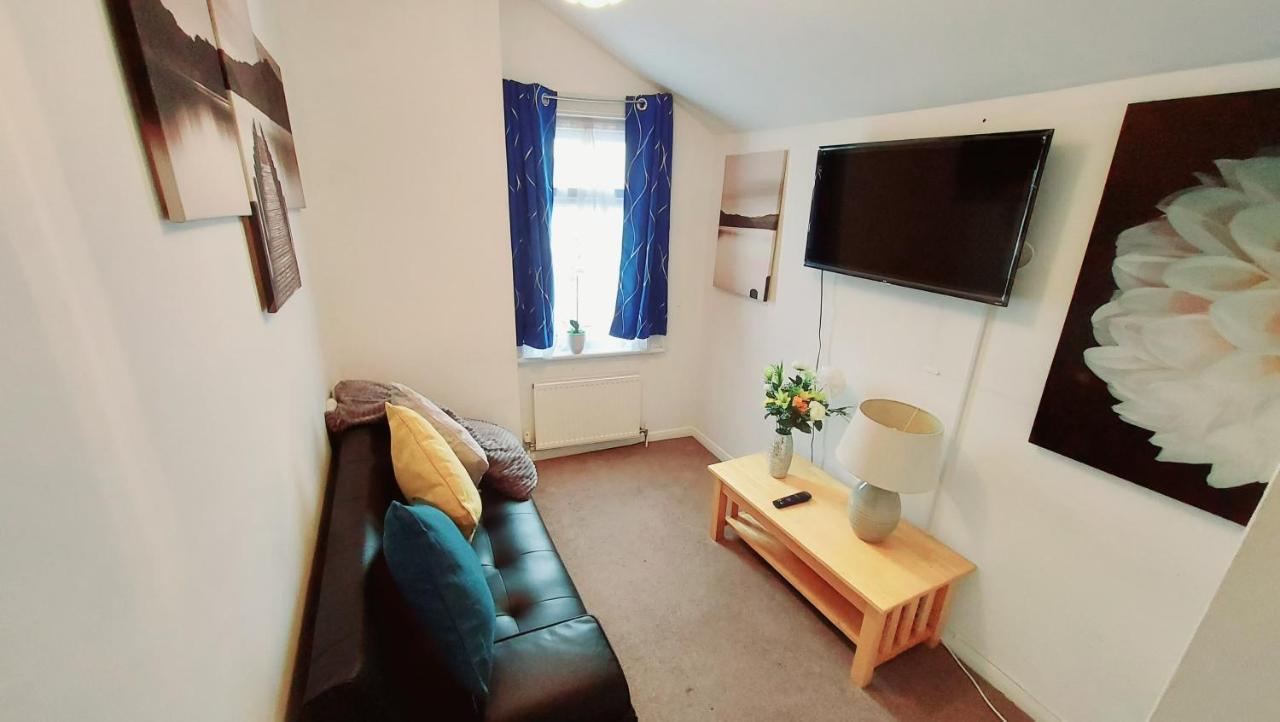 Gillings Villa -Perfect For Long & Short Stays Gillingham  Exterior foto