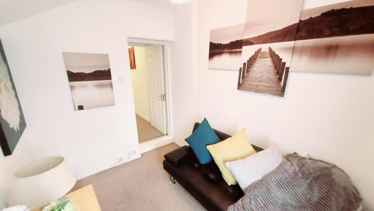 Gillings Villa -Perfect For Long & Short Stays Gillingham  Exterior foto